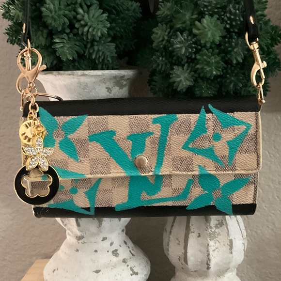 Louis Vuitton Handbags - Louis Vuitton Damier Sarah Long Bifold Wallet art crossbody